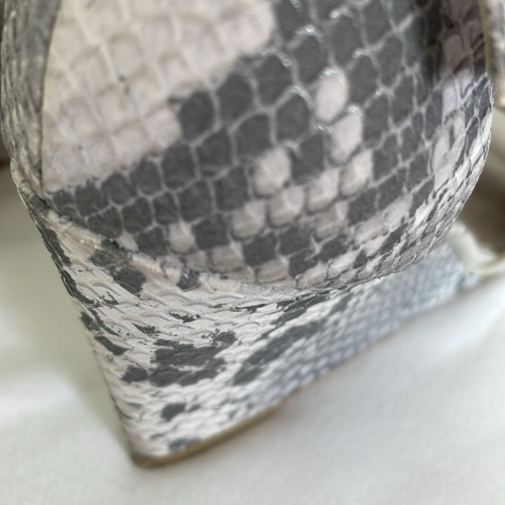 Impo Vantage Grey Snake Print Heel Upper Strap Wedge Open Toe Sandals Size 6.5 - Picture 13 of 15